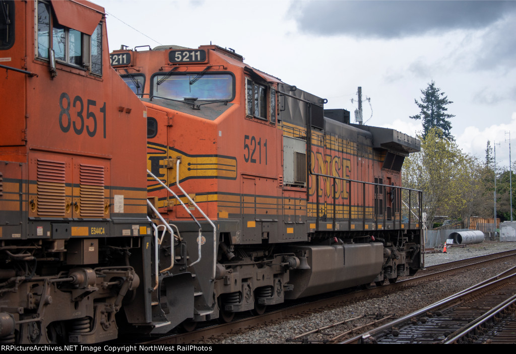 BNSF 5211